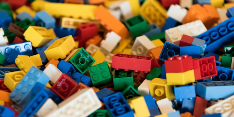 Consejos para organizar y limpiar LEGOs durante la cuarentena